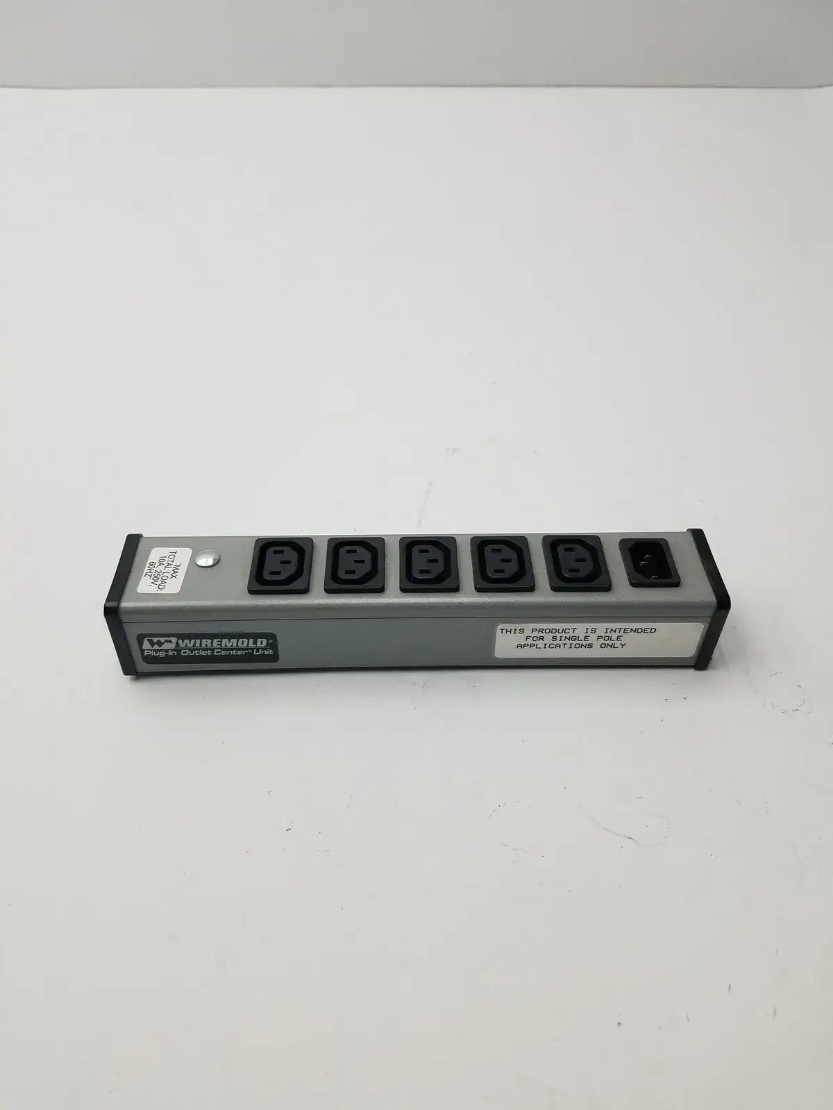Wiremold Plug In Outlet Center IEC5 50/60 Hz 10A 250V - Power Distribution Unit