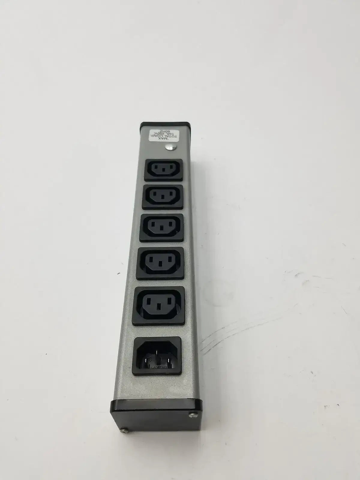 Wiremold Plug In Outlet Center IEC5 50/60 Hz 10A 250V - Power Distribution Unit