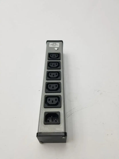 Wiremold Plug In Outlet Center IEC5 50/60 Hz 10A 250V - Power Distribution Unit