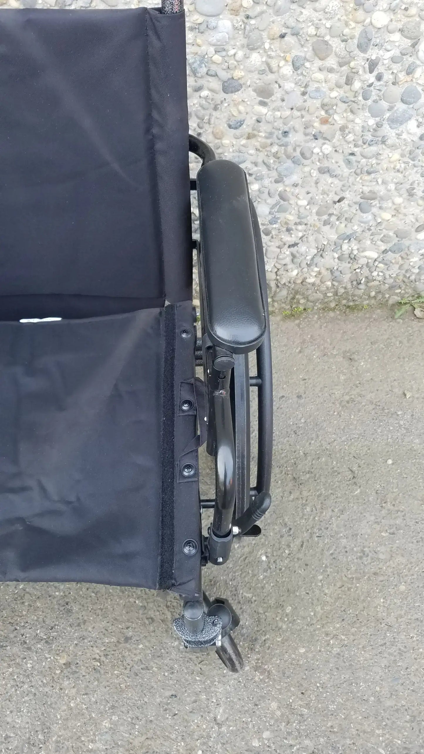 X4 Transport Wheelchair by Drive Medical – Foldable & Lightweight