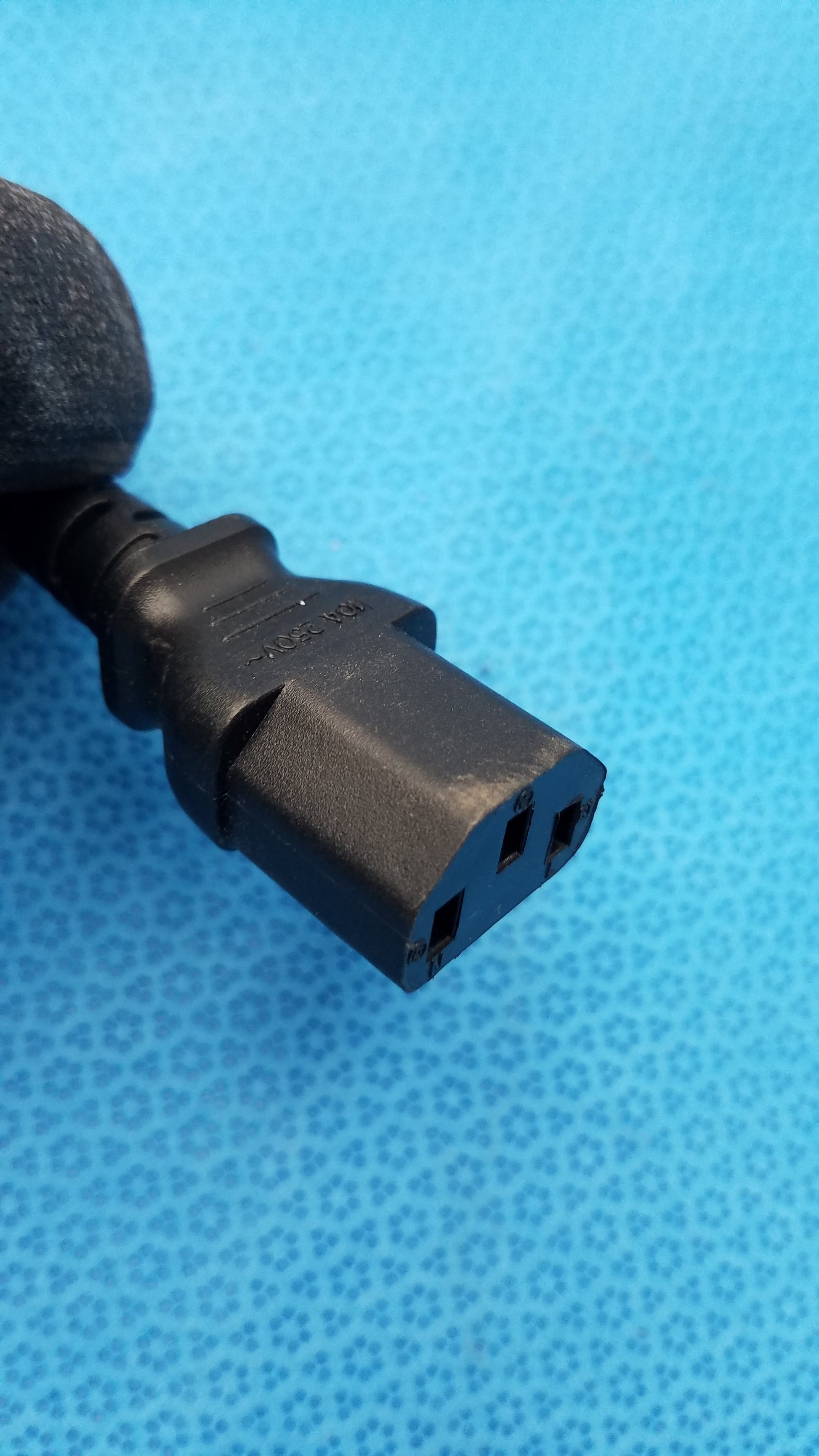 Yung Li YC-12 IEC C14 to Triple C13 Female 3-Way Power Splitter Cord