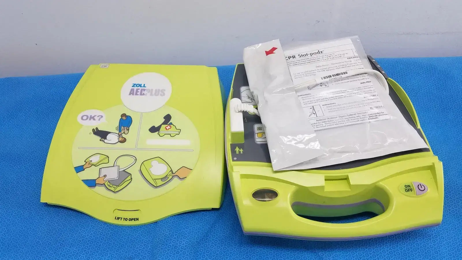 ZOLL AED Plus Automated External with Pads - X12D546617 - Defibrillator