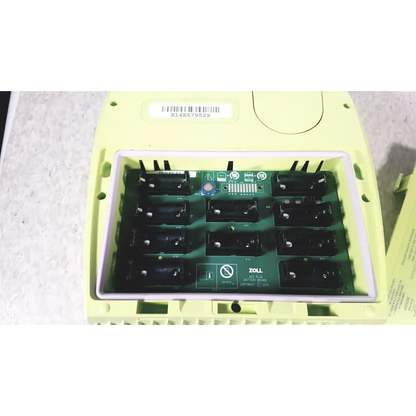 Zoll AED Plus Defibriillator and Carry Case - Automated External Defibrillator (AED)